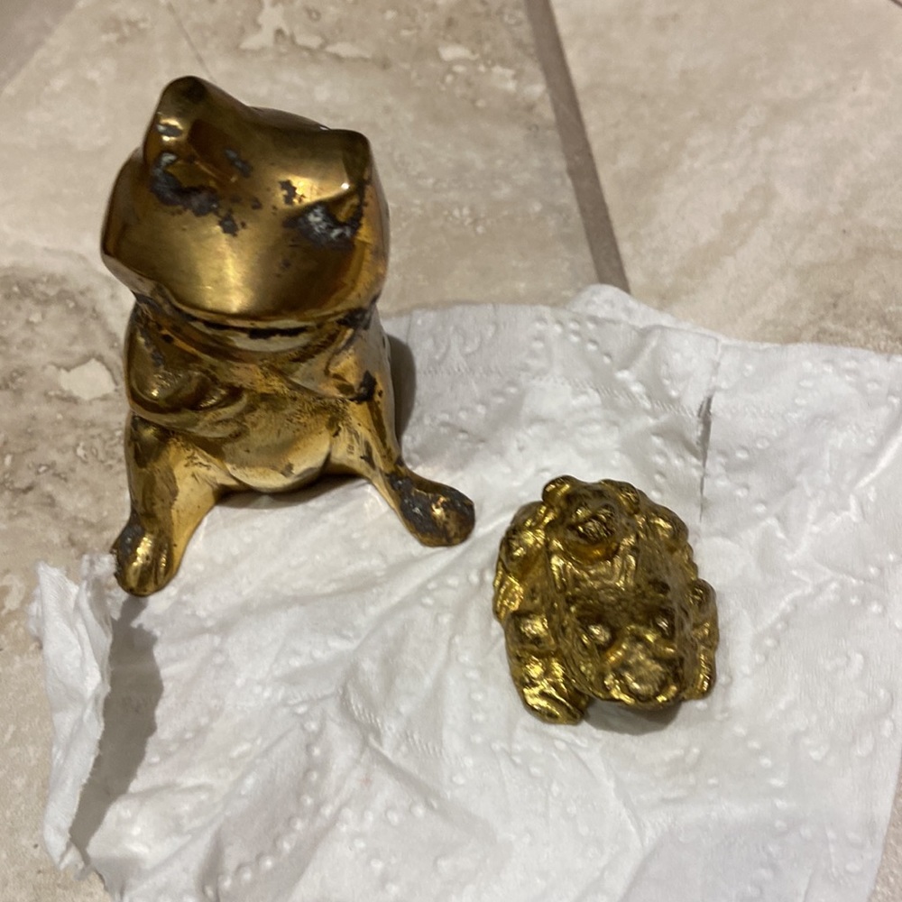 Brass frogs
